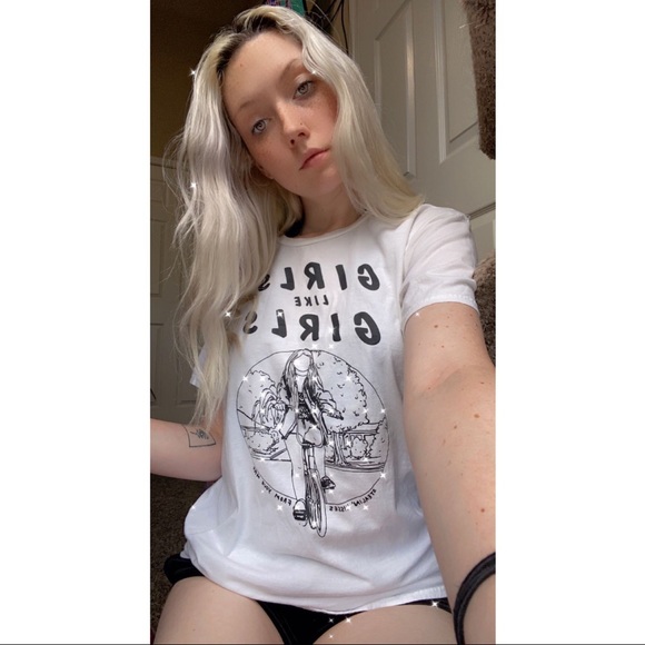 𝙶𝚒𝚛𝚕𝚜 ♡ 𝙶𝚒𝚛𝚕𝚜 𝙶𝚛𝚊𝚙𝚑𝚒𝚌 𝚃𝚎𝚎 - Picture 2 of 2